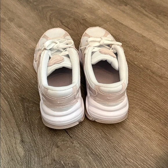 Nike Women's AL8 mauve/white - Picture 3 of 4